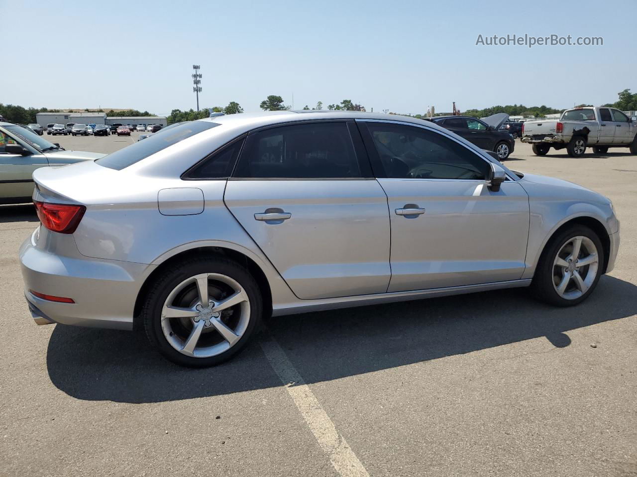 2015 Audi A3 Premium Серебряный vin: WAUBFGFF3F1077070