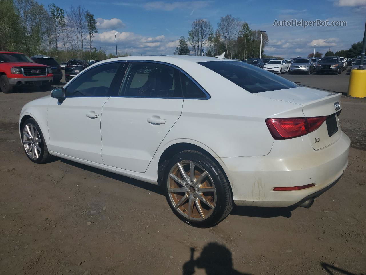 2015 Audi A3 Premium Белый vin: WAUBFGFF5F1020904