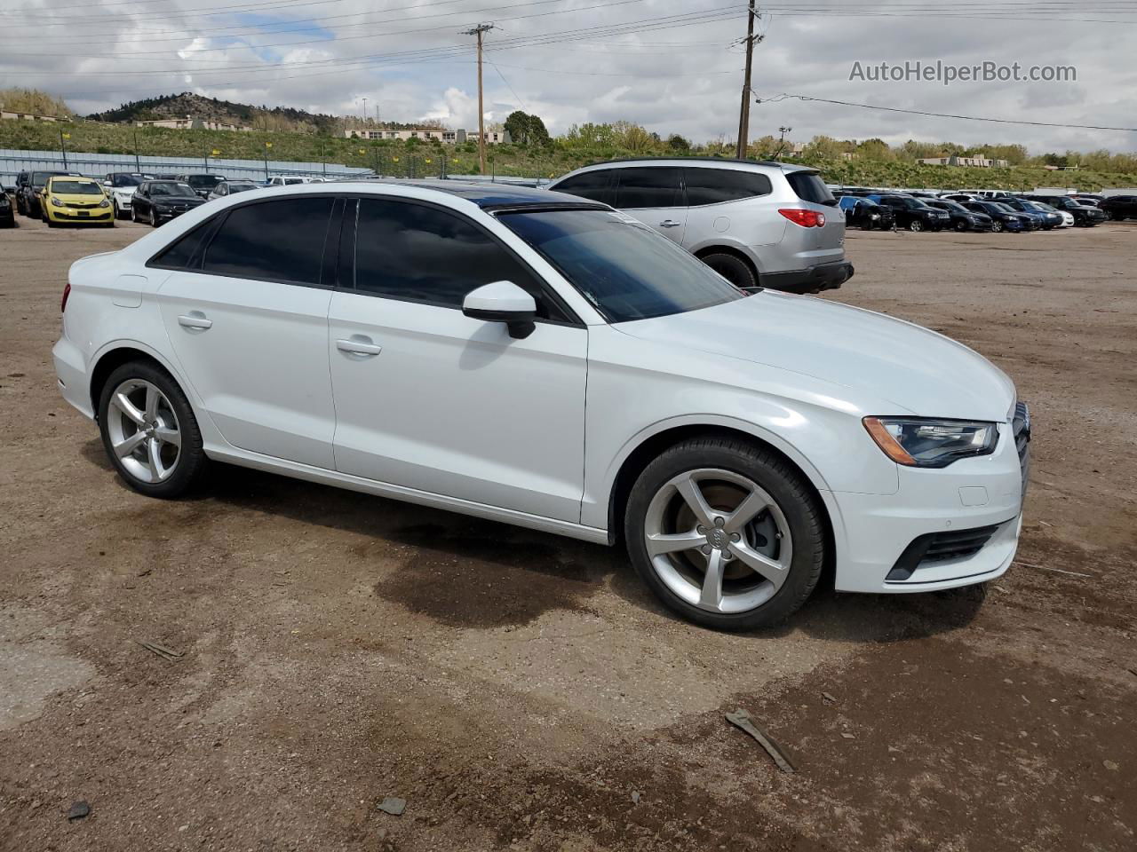 2015 Audi A3 Premium Белый vin: WAUBFGFF5F1106309