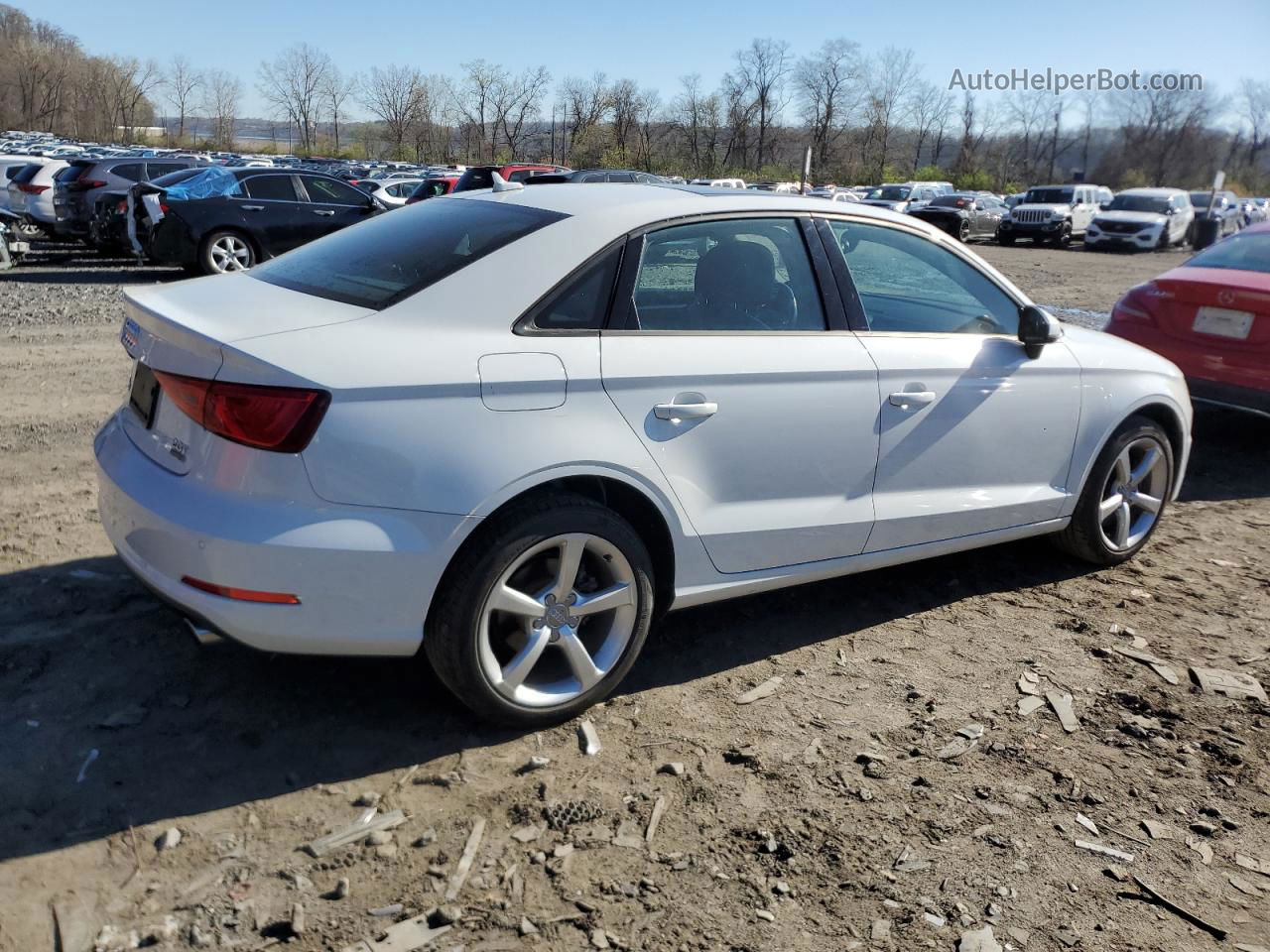 2015 Audi A3 Premium Белый vin: WAUBFGFF5F1125992