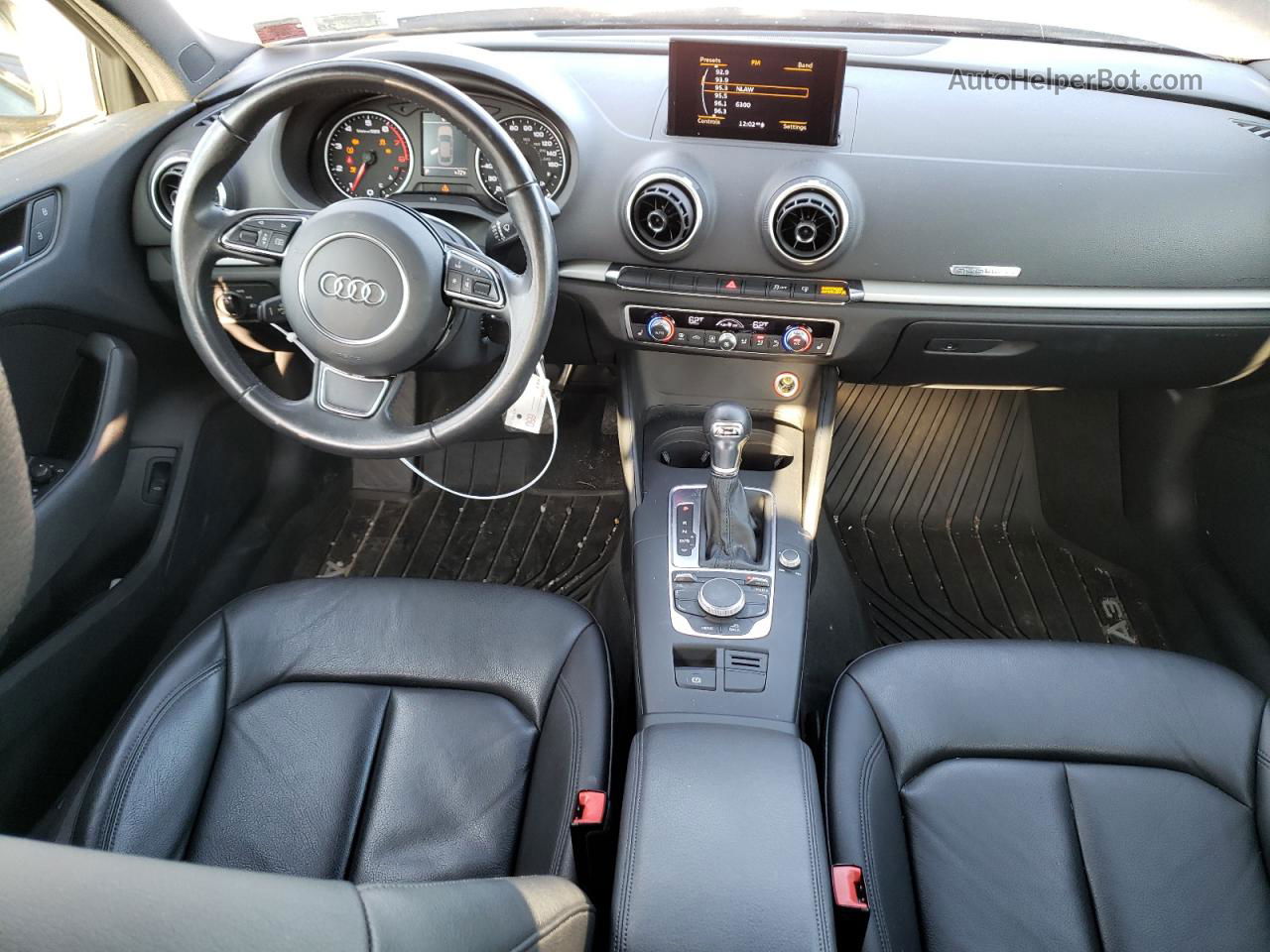 2015 Audi A3 Premium Серебряный vin: WAUBFGFFXF1099762