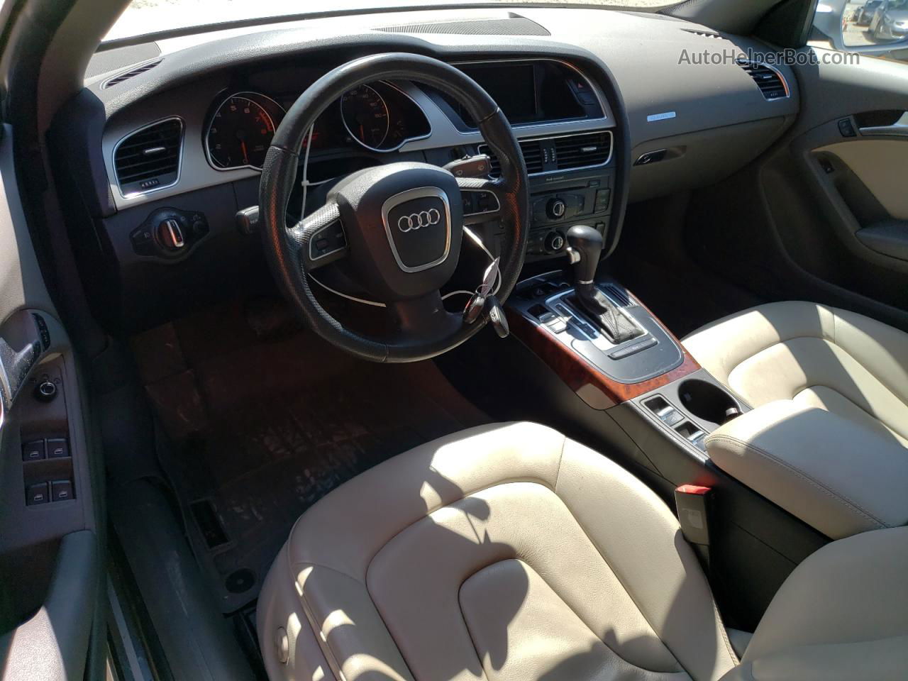 2011 Audi A5 Premium Серебряный vin: WAUCFAFH1BN001787