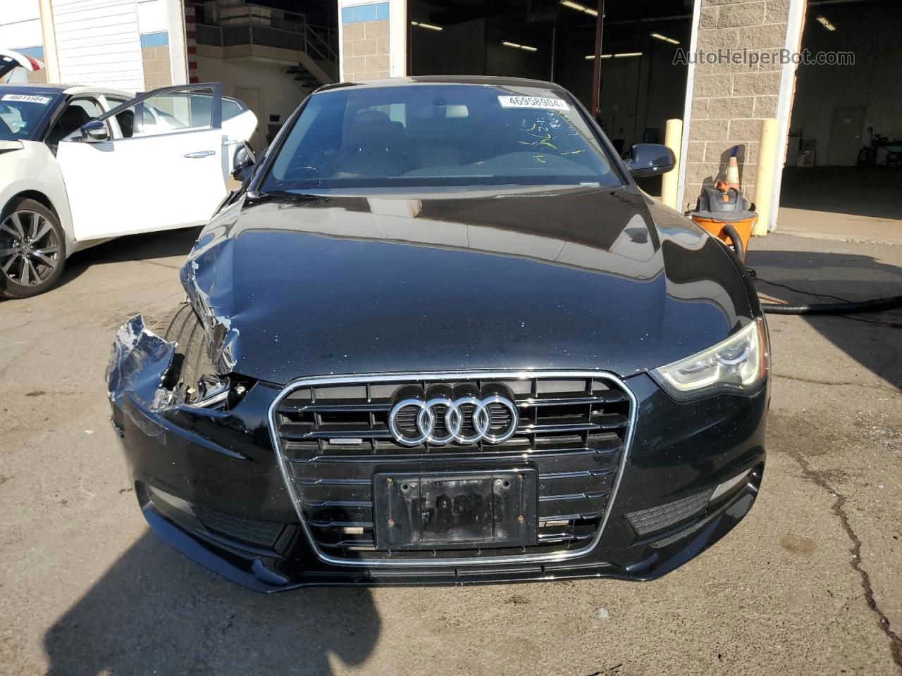 2014 Audi A5 Premium Черный vin: WAUCFAFR3EA010933