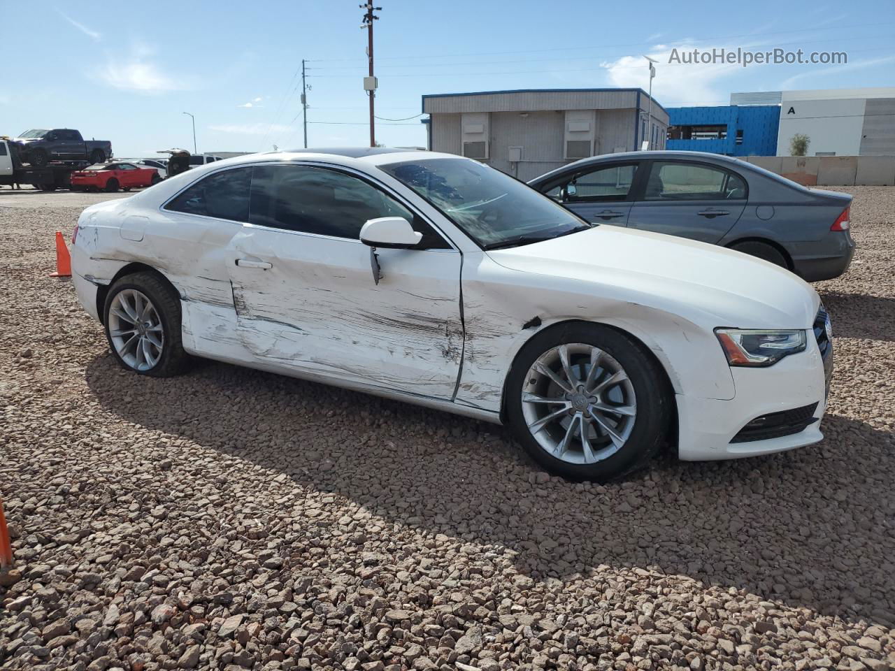 2014 Audi A5 Premium Белый vin: WAUCFAFR7EA039674