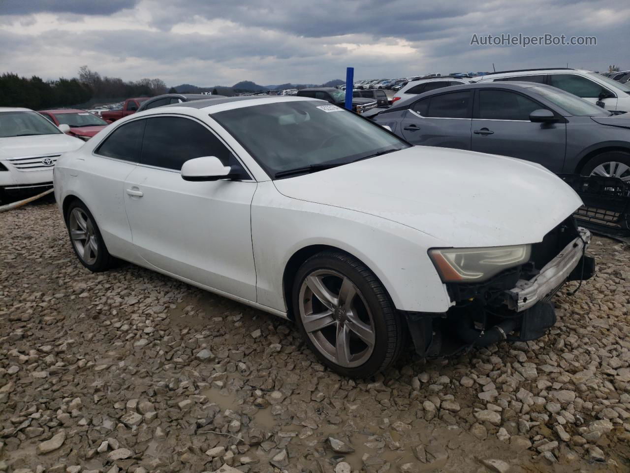 2014 Audi A5 Premium Белый vin: WAUCFAFRXEA036848