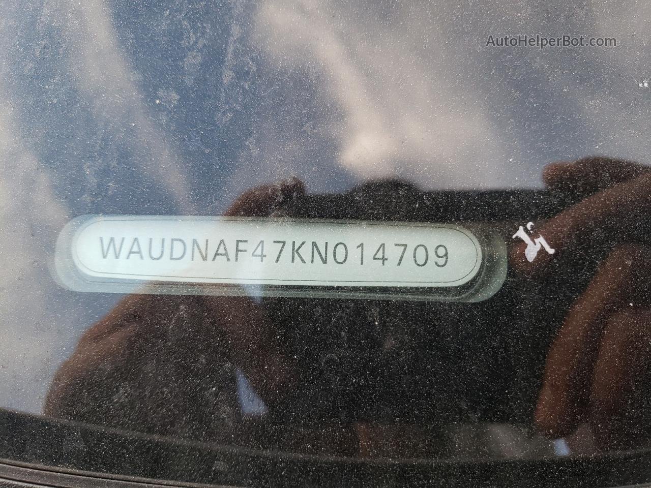 2019 Audi A4 Premium Серебряный vin: WAUDNAF47KN014709