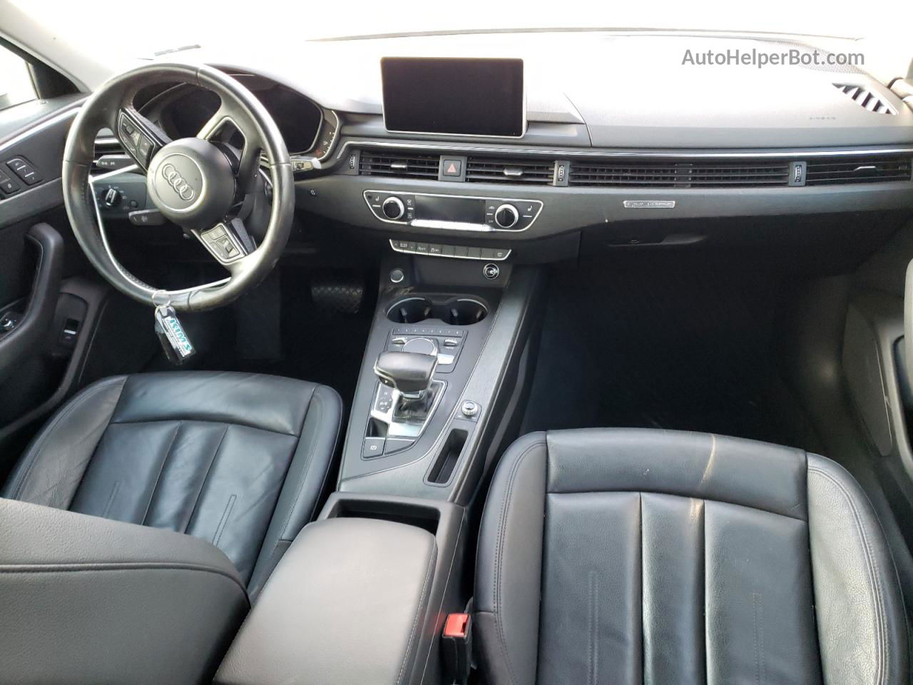 2017 Audi A4 Premium Белый vin: WAUDNAF4XHN046059