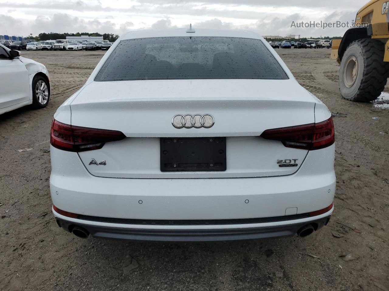 2018 Audi A4 Premium Plus Белый vin: WAUENAF41JN015311