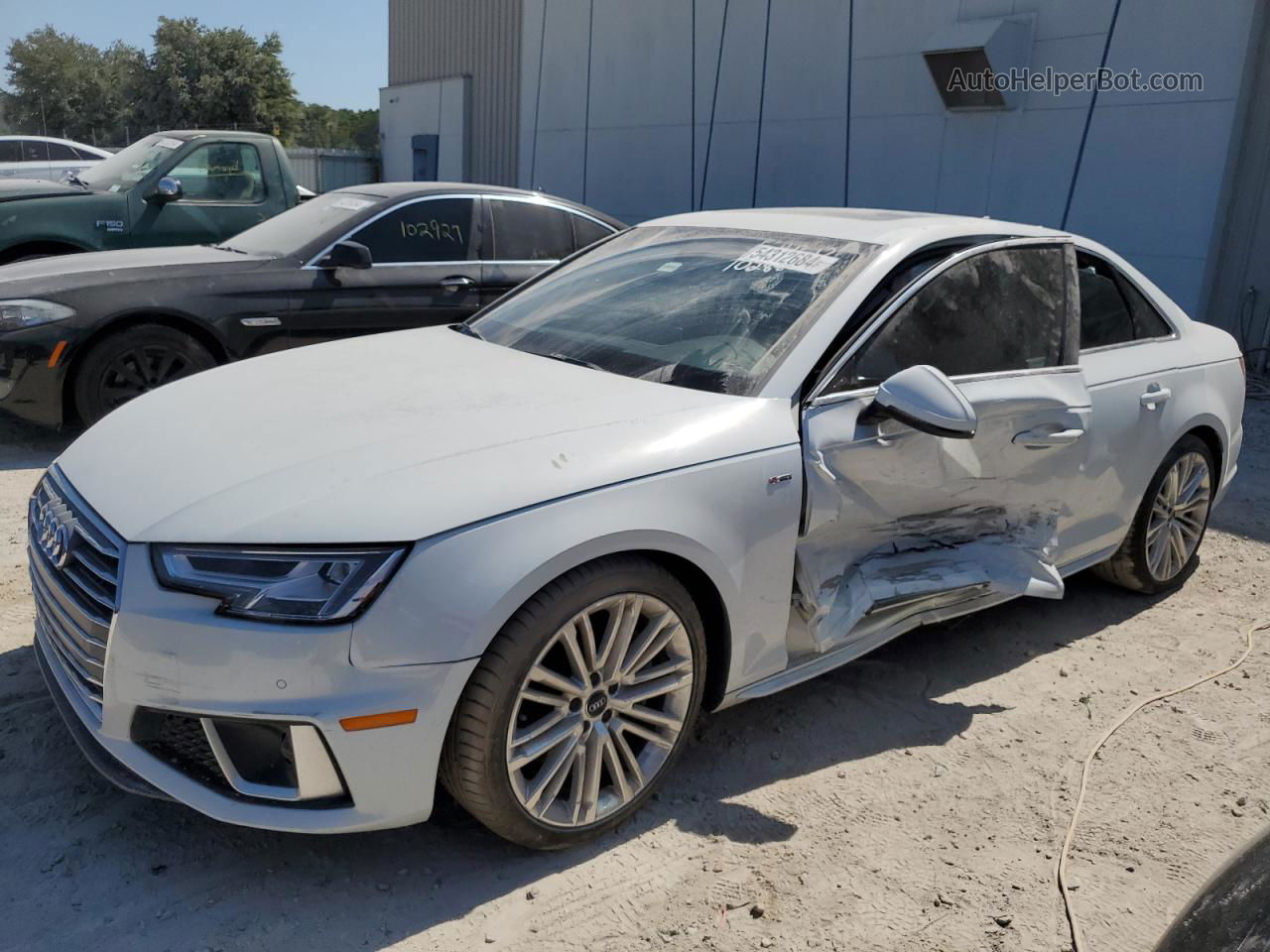 2019 Audi A4 Premium Plus Белый vin: WAUENAF42KN019756