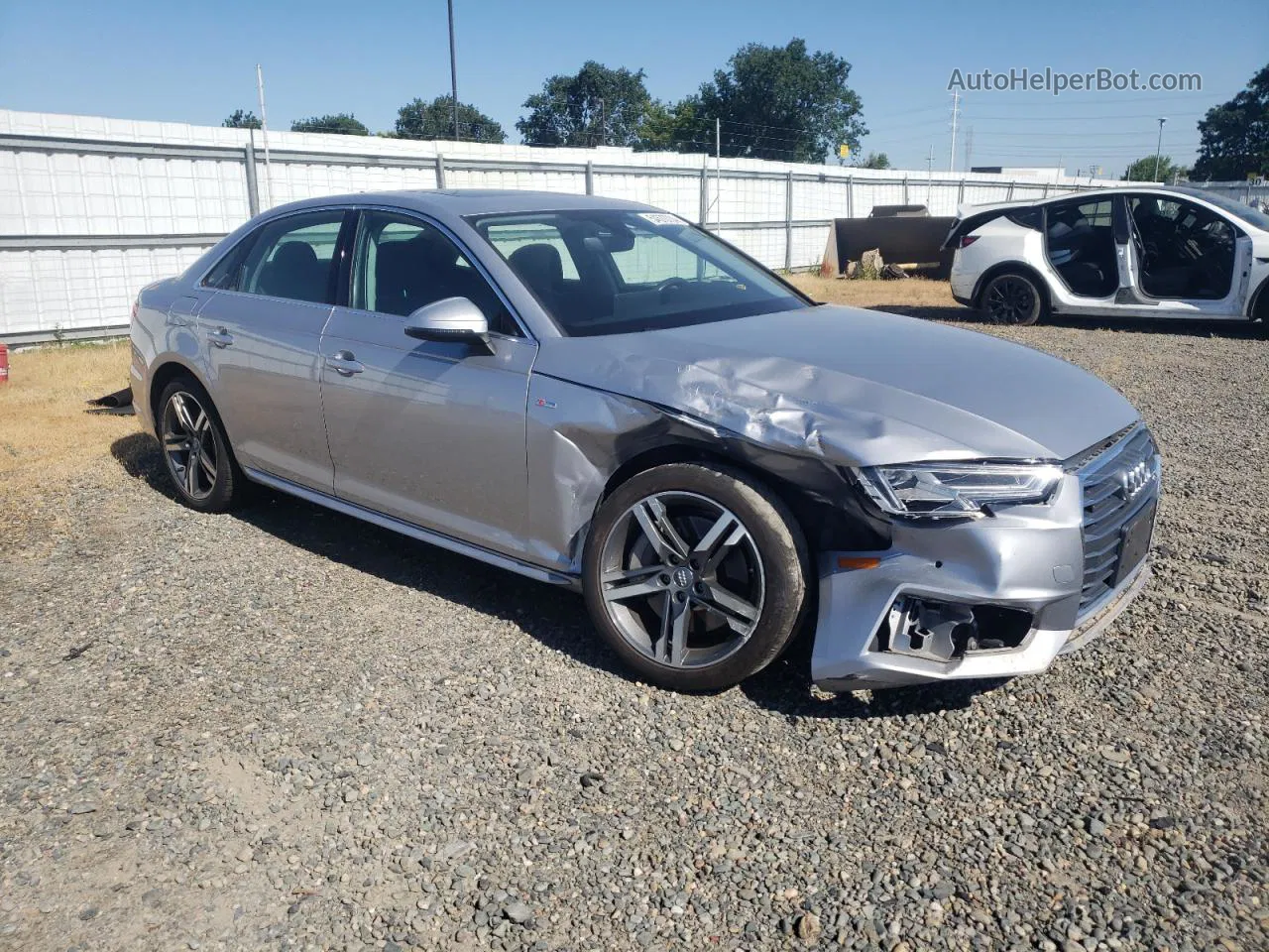 2018 Audi A4 Premium Plus Серебряный vin: WAUENAF44JA064929