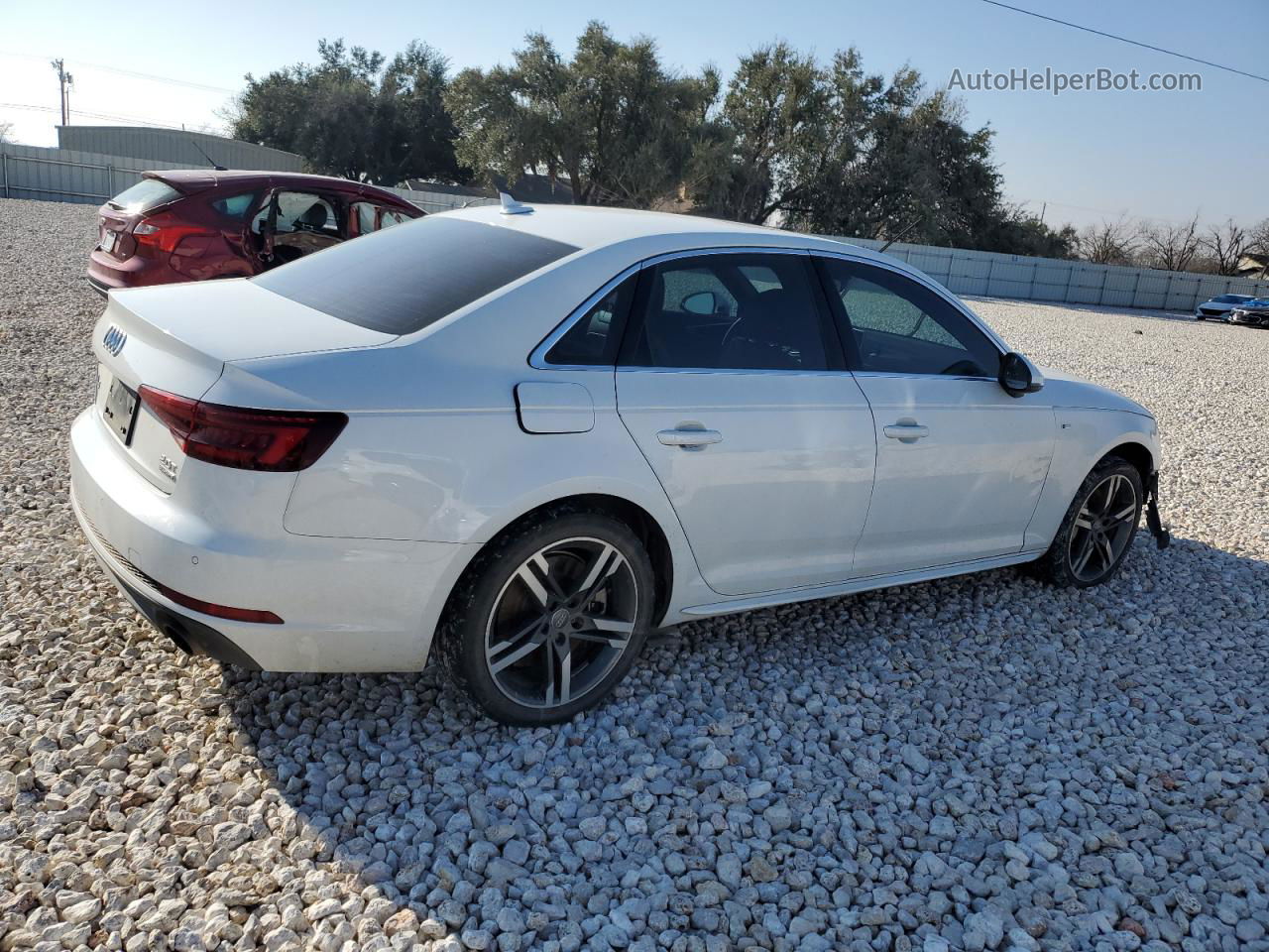 2018 Audi A4 Premium Plus Белый vin: WAUENAF46JA013173