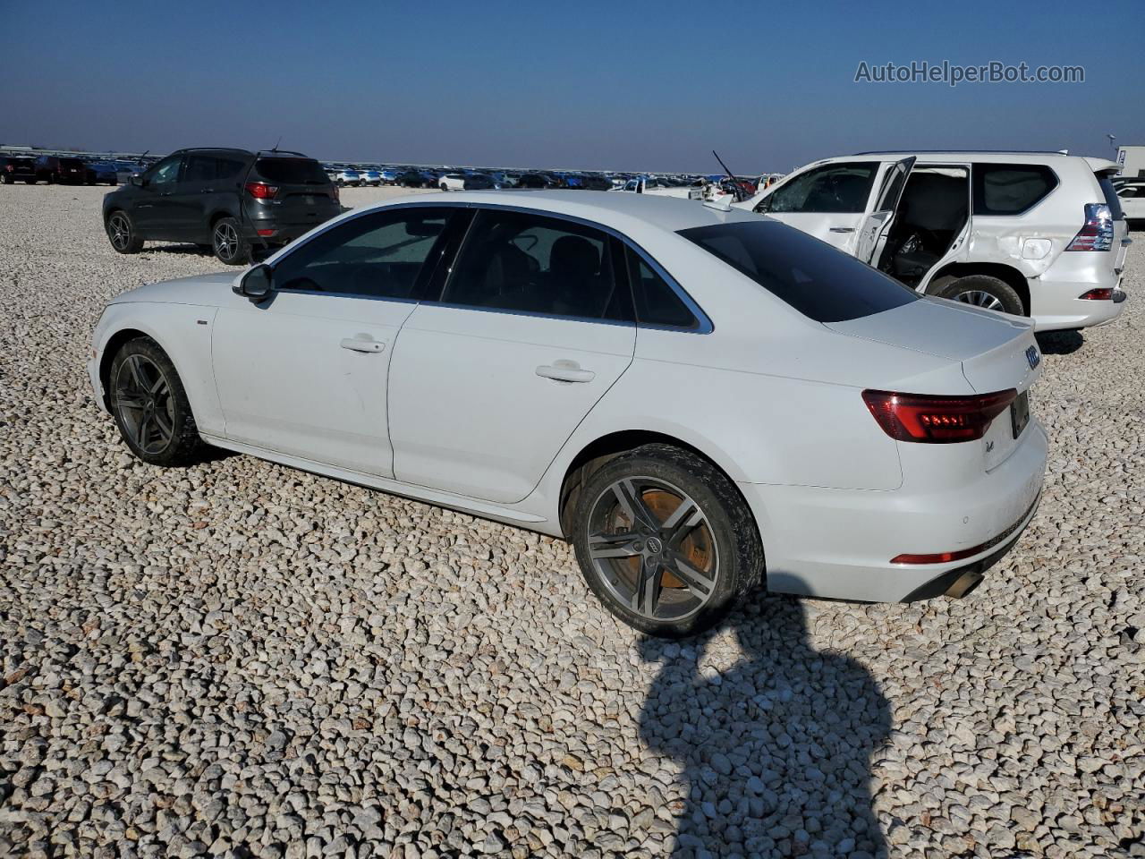 2018 Audi A4 Premium Plus Белый vin: WAUENAF46JA013173