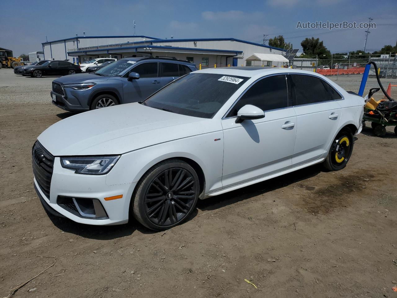 2019 Audi A4 Prestige Белый vin: WAUFNAF44KA070722