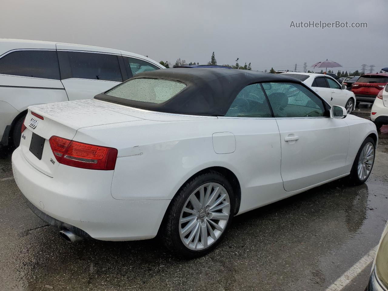 2011 Audi A5 Premium Plus Белый vin: WAUJFAFH2BN012661