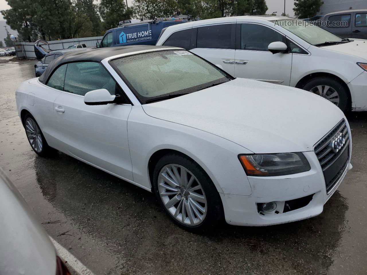 2011 Audi A5 Premium Plus Белый vin: WAUJFAFH2BN012661