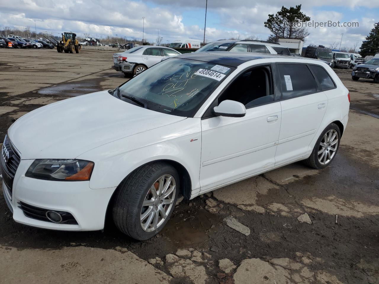 2012 Audi A3 Premium Plus Белый vin: WAUKJAFM9CA028574