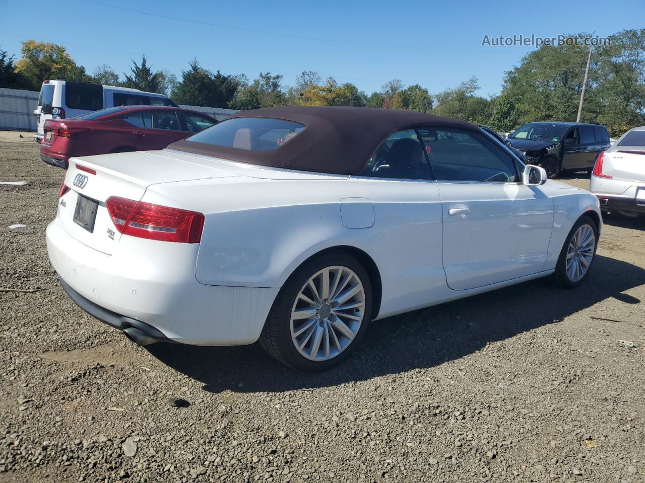 2011 Audi A5 Premium Plus Белый vin: WAULFAFH2BN005878