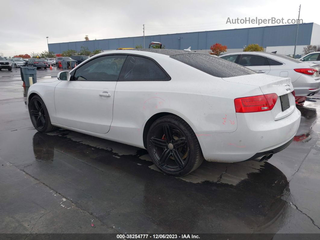 2014 Audi A5 2.0t Premium Белый vin: WAULFAFR3EA025500