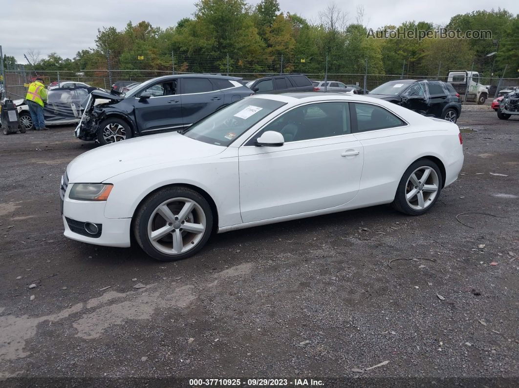 2011 Audi A5 2.0t Premium Plus Белый vin: WAULFAFR6BA068370