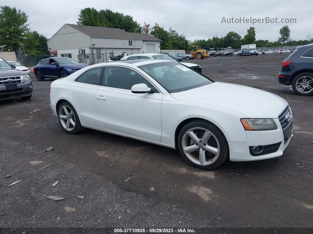 2011 Audi A5 2.0t Premium Plus Белый vin: WAULFAFR6BA068370