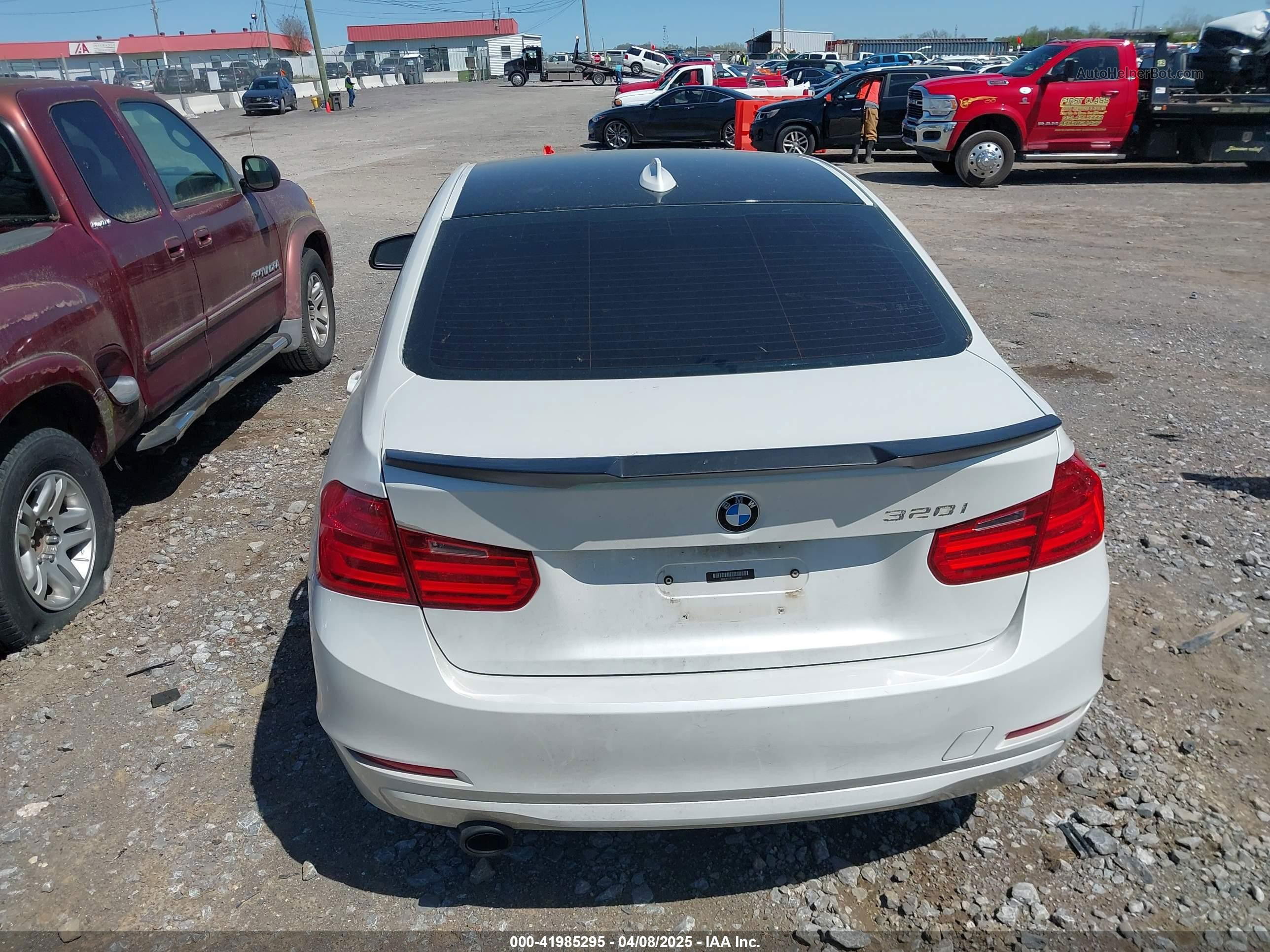 2014 Bmw 320i   White vin: WBA3B1C51EK132083