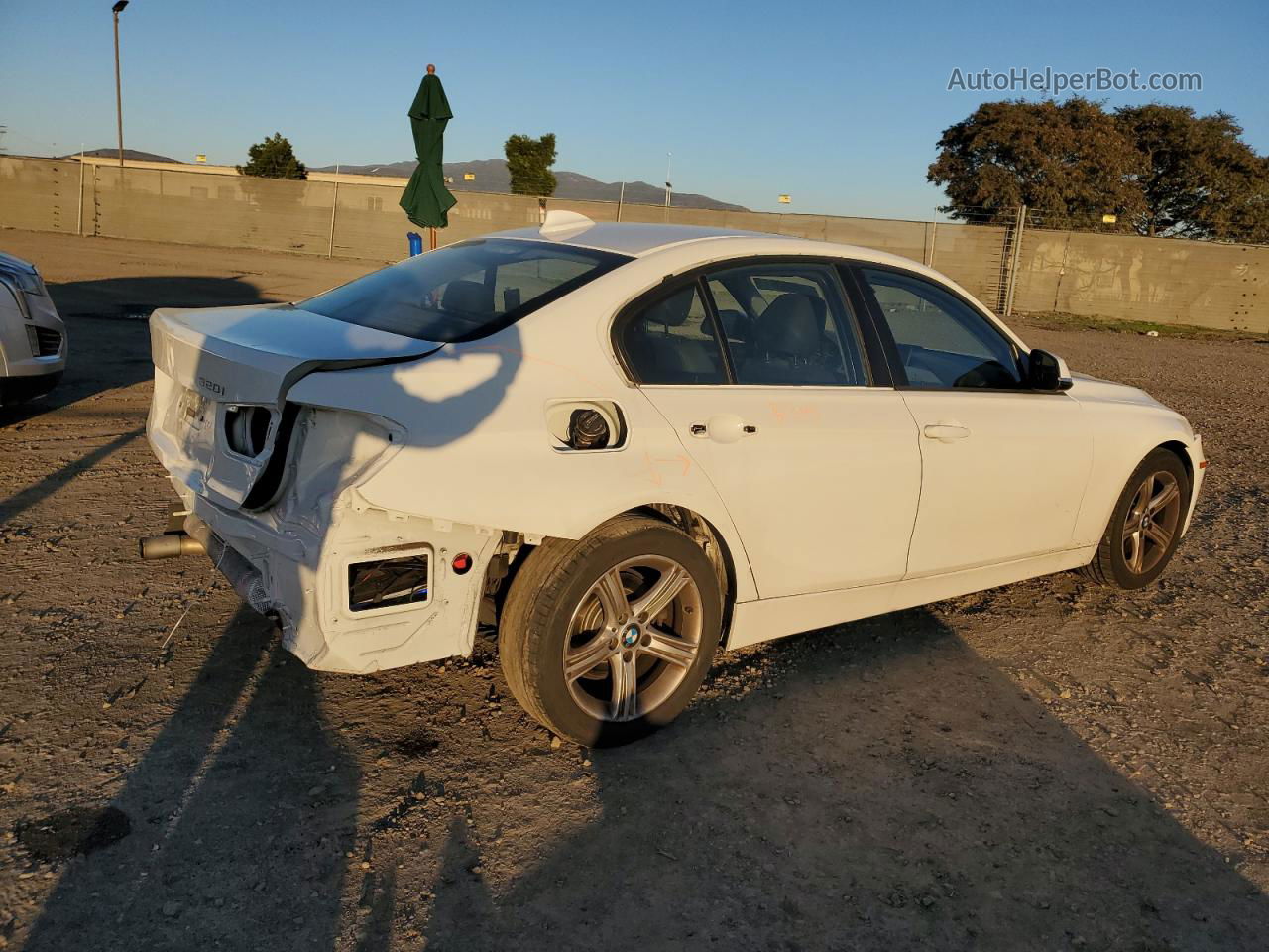 2015 Bmw 320 I White vin: WBA3B1C54FK140468