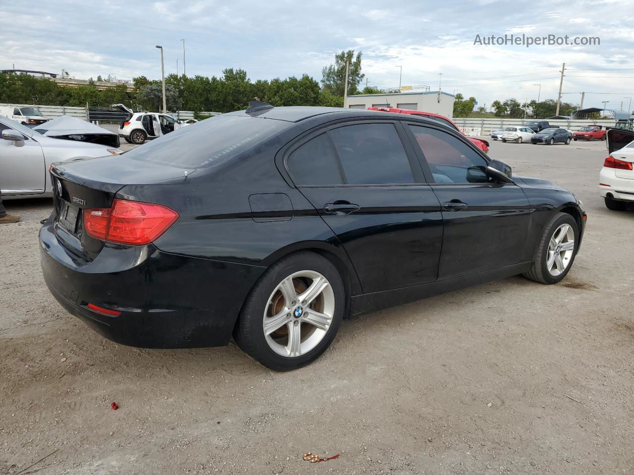 2015 Bmw 320 I Черный vin: WBA3B1C5XFK140362