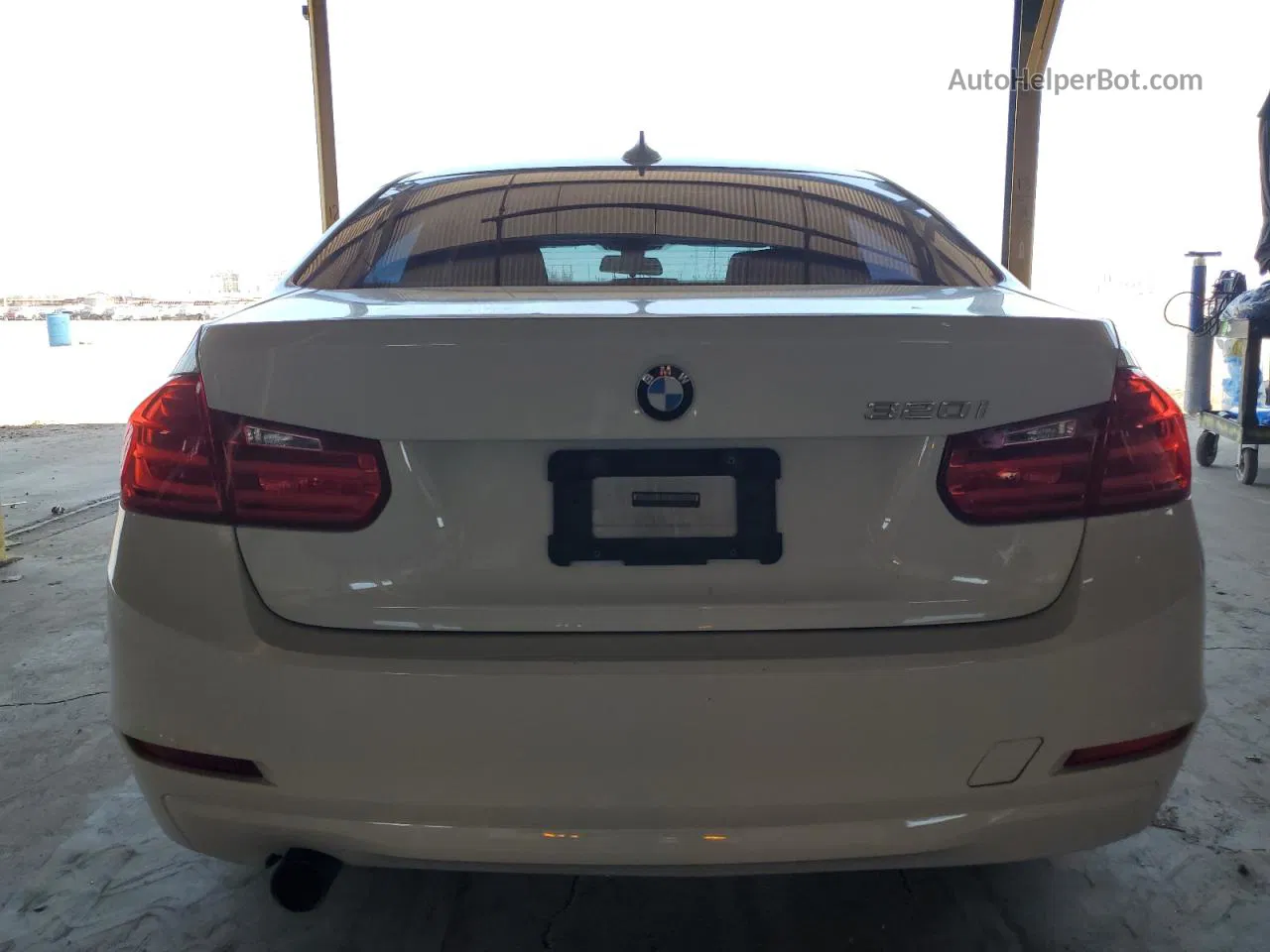 2014 Bmw 320 I White vin: WBA3B1G56ENS80674