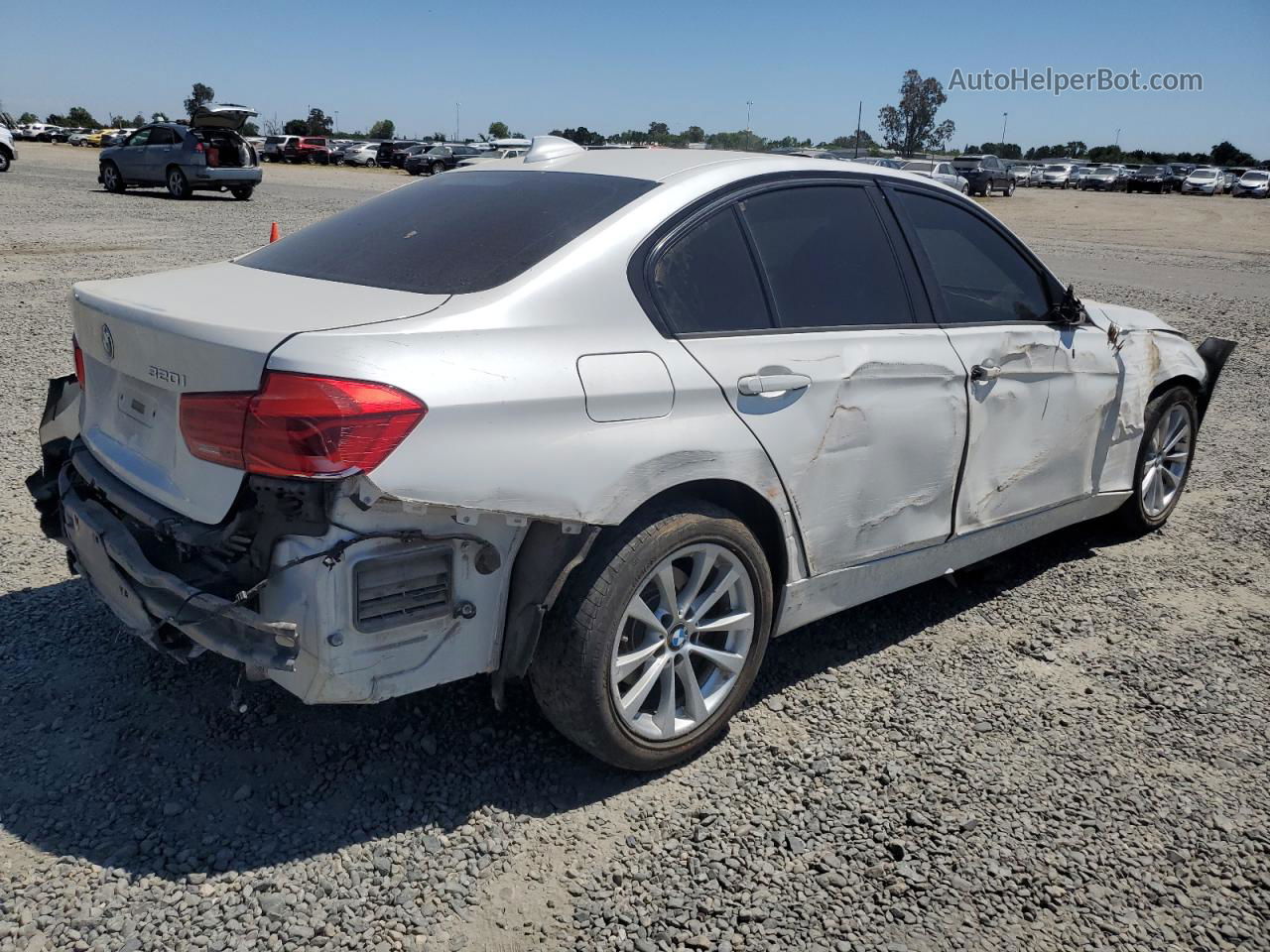 2017 Bmw 320 I Белый vin: WBA8E1G34HNU15800