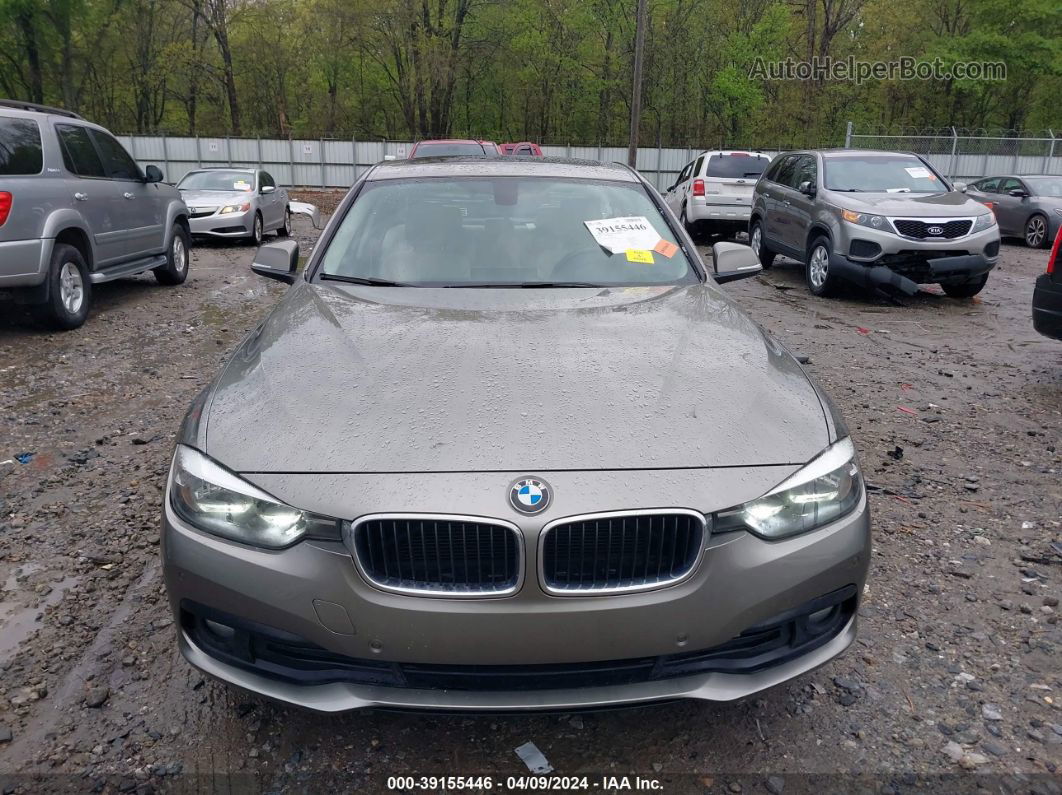 2016 Bmw 320i   Champagne vin: WBA8E1G58GNU12057