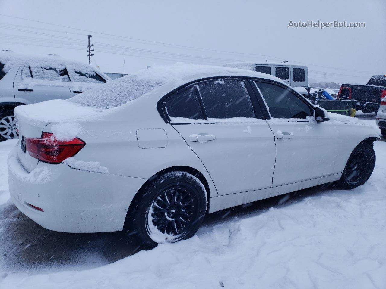 2017 Bmw 320 Xi White vin: WBA8E5G33HNU43823