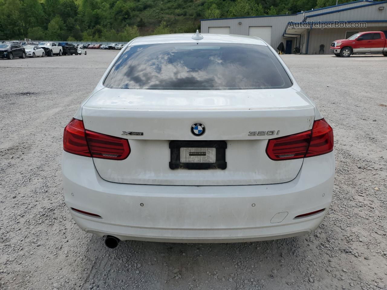 2017 Bmw 320 Xi White vin: WBA8E5G37HNU43629