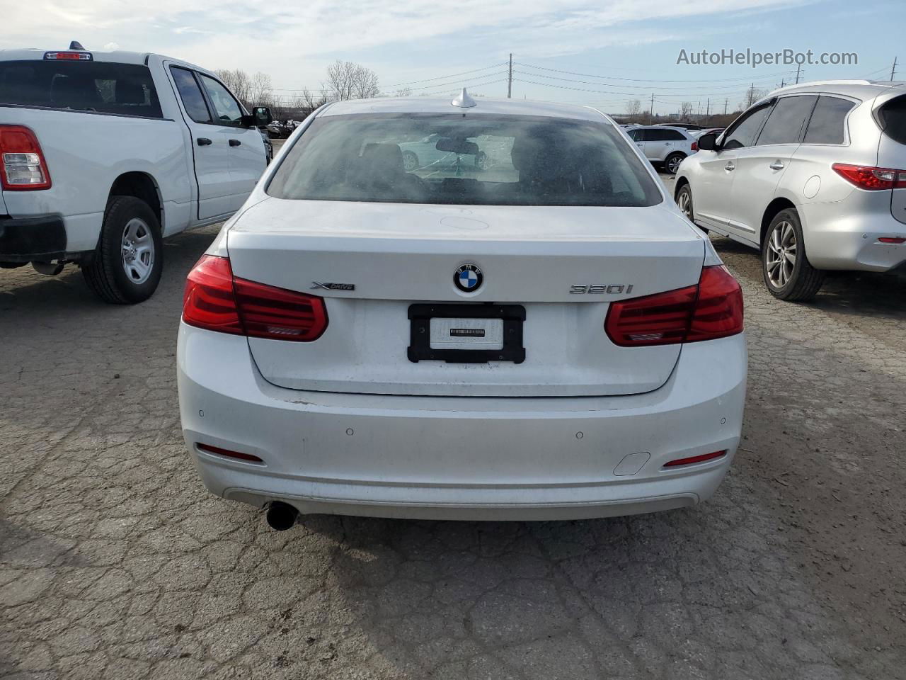 2016 Bmw 320 Xi Белый vin: WBA8E5G52GNT94274