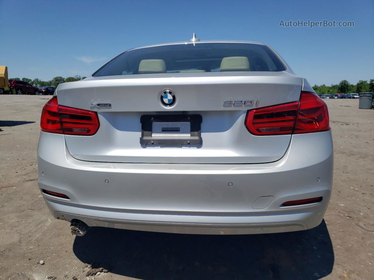 2017 Bmw 320 Xi Silver vin: WBA8E5G53HNU42298