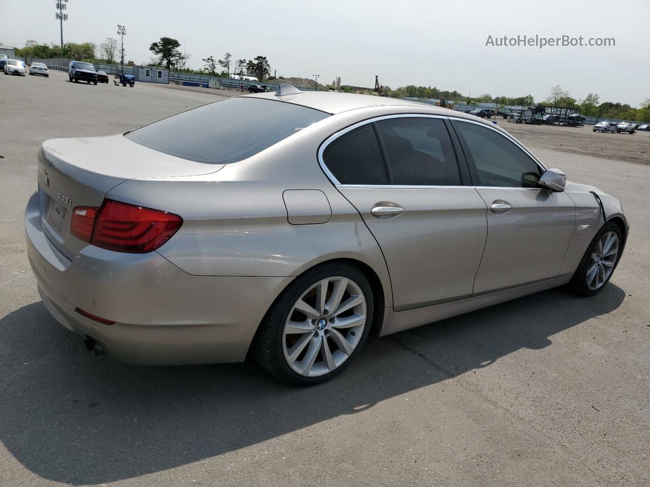 2011 Bmw 535 Xi Beige vin: WBAFU7C53BC777933