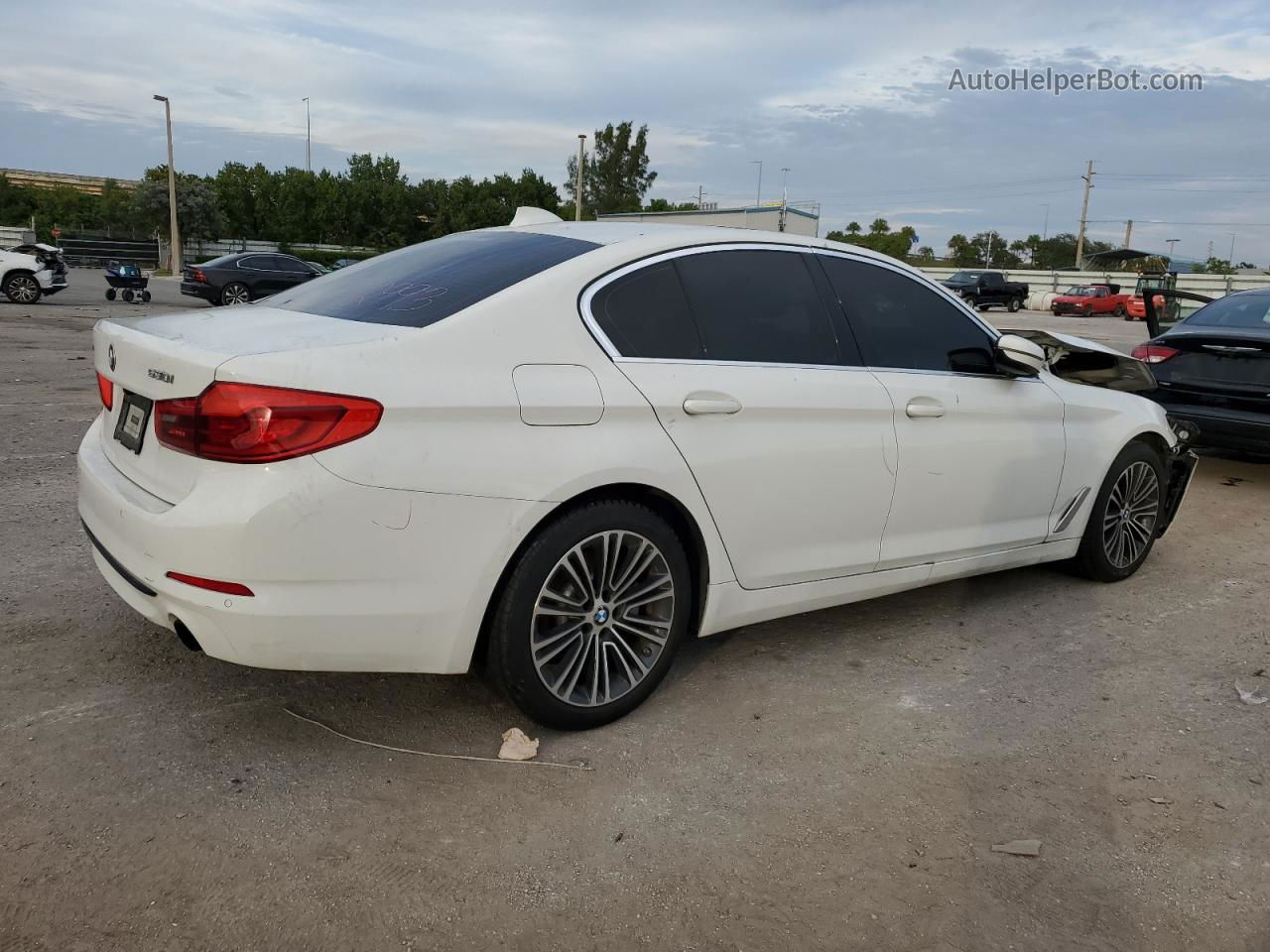 2019 Bmw 530 Xi Белый vin: WBAJA7C57KWW17135