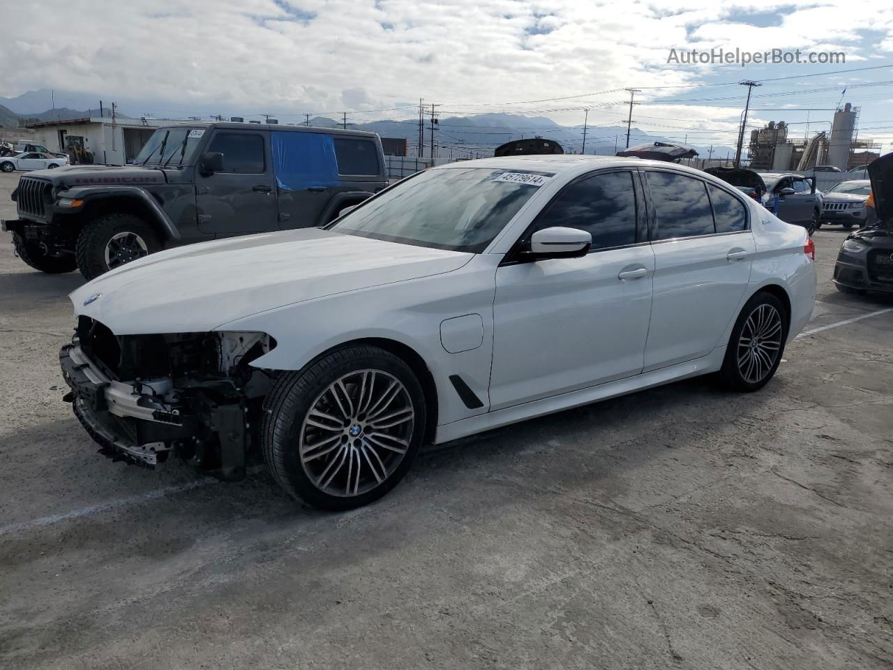 2019 Bmw 530e  Белый vin: WBAJA9C51KB389135