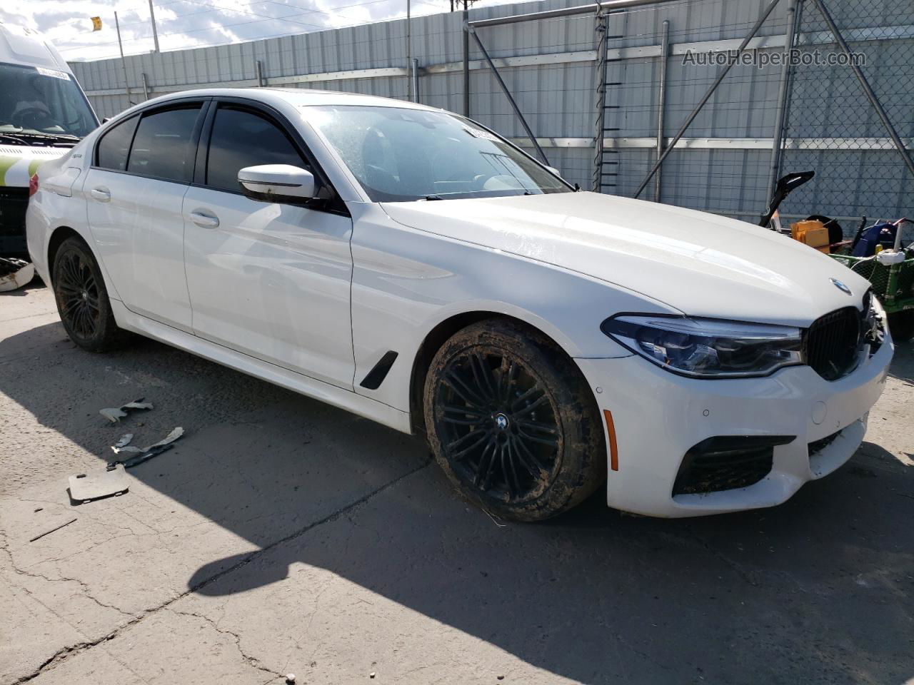 2019 Bmw 530xe  Белый vin: WBAJB1C56KB376623