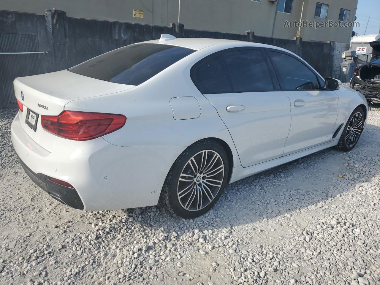 2019 Bmw 540 Xi Белый vin: WBAJE7C58KWD55049