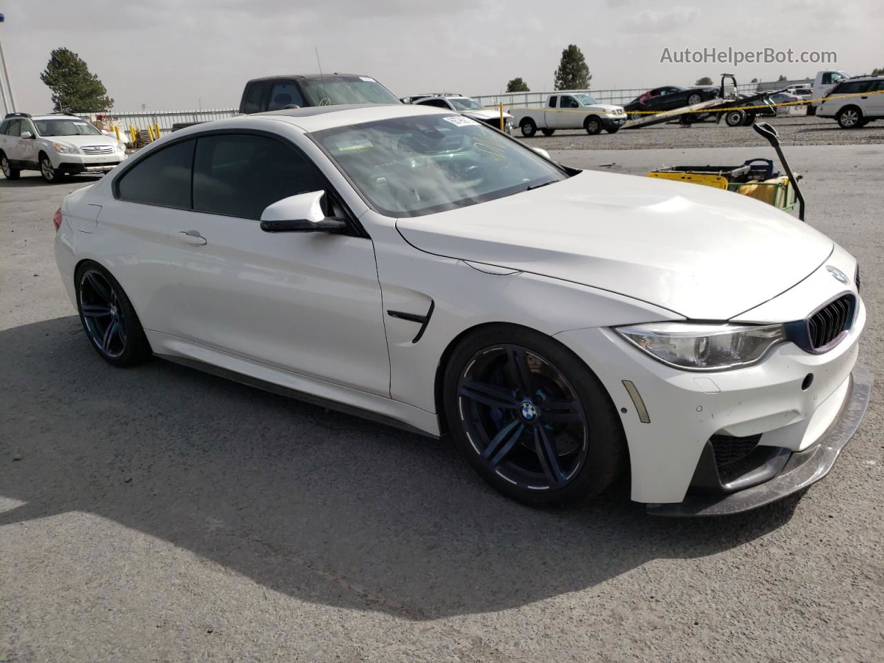 2015 Bmw M4  White vin: WBS3R9C50FK332301