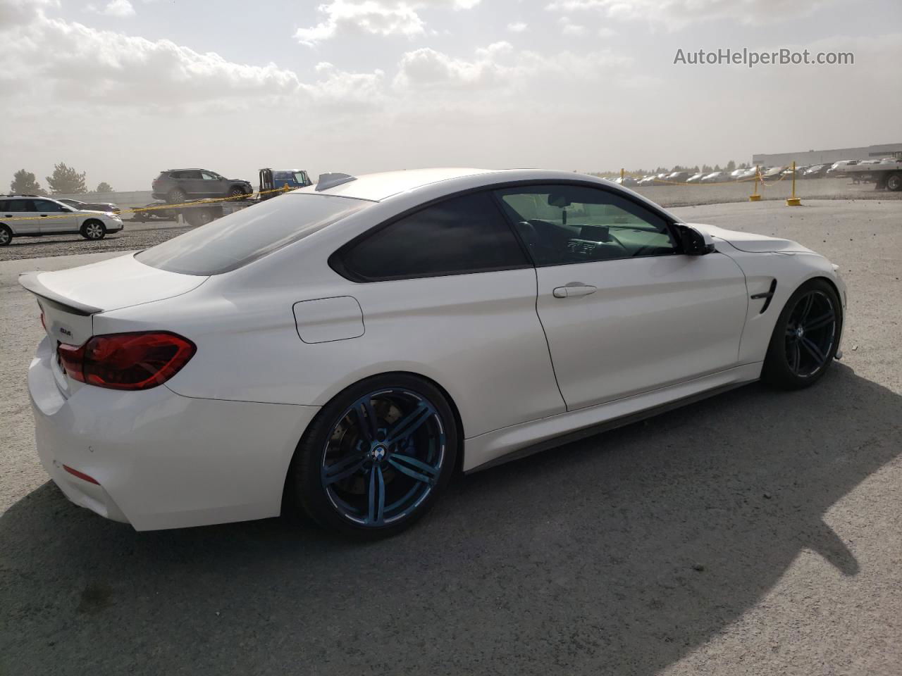 2015 Bmw M4  White vin: WBS3R9C50FK332301