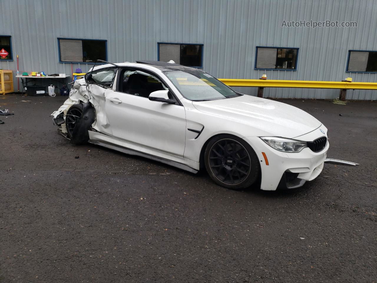 2015 Bmw M4  White vin: WBS3R9C52FK332056