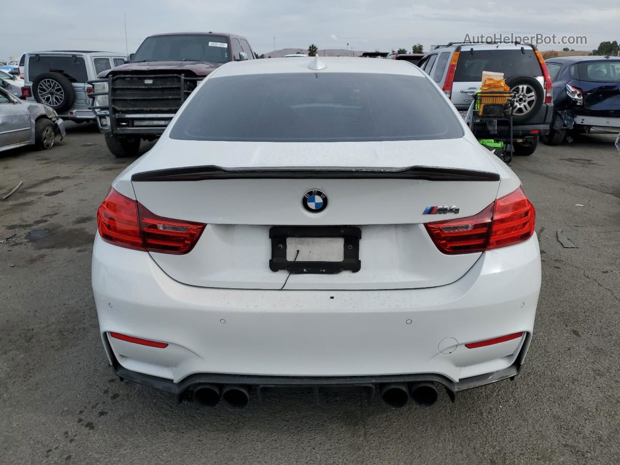 2015 Bmw M4  White vin: WBS3R9C54FK331331