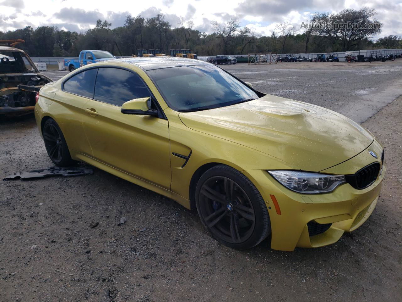 2015 Bmw M4  Gold vin: WBS3R9C54FK331393