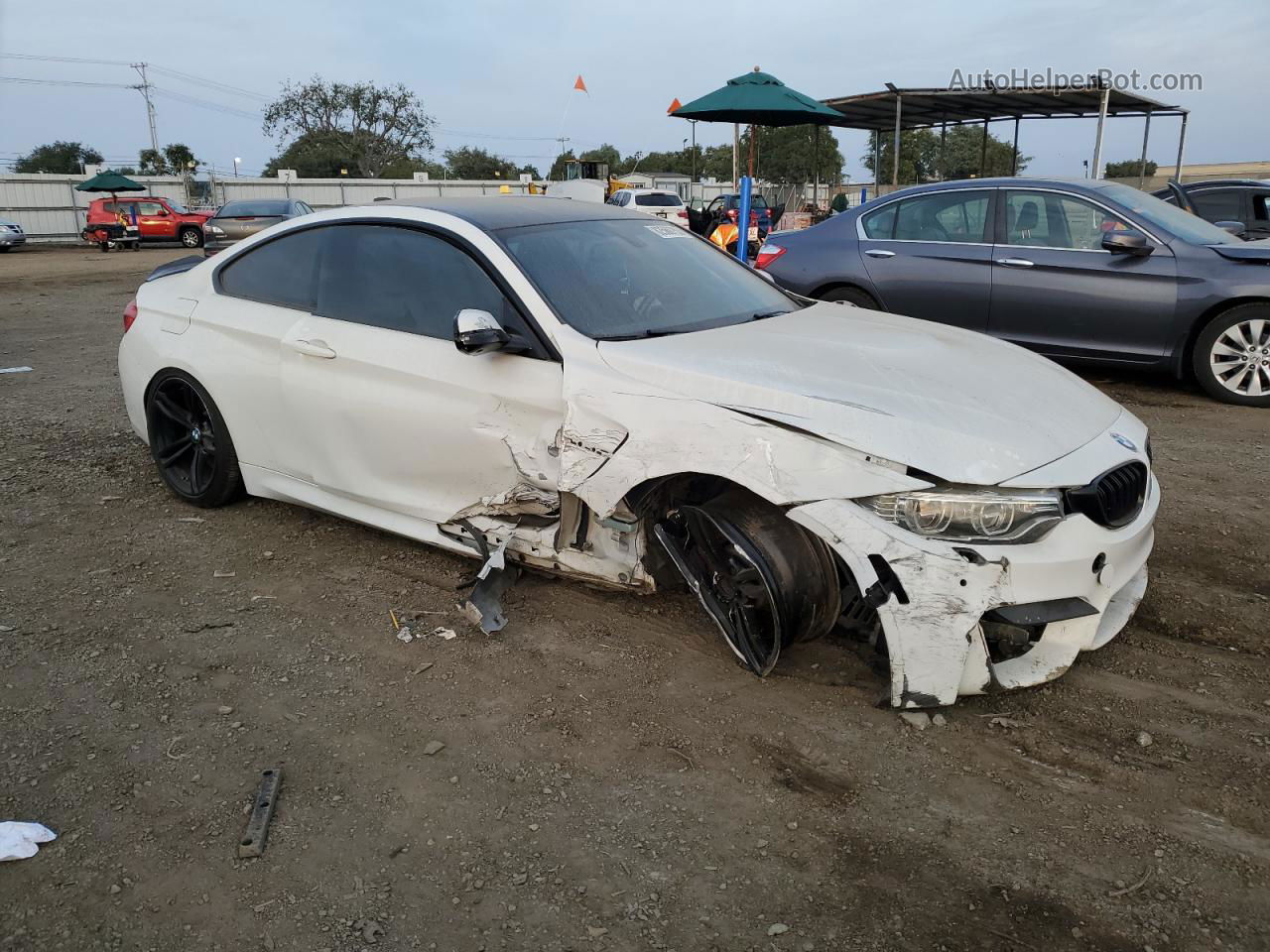 2016 Bmw M4  White vin: WBS3R9C57GK335701