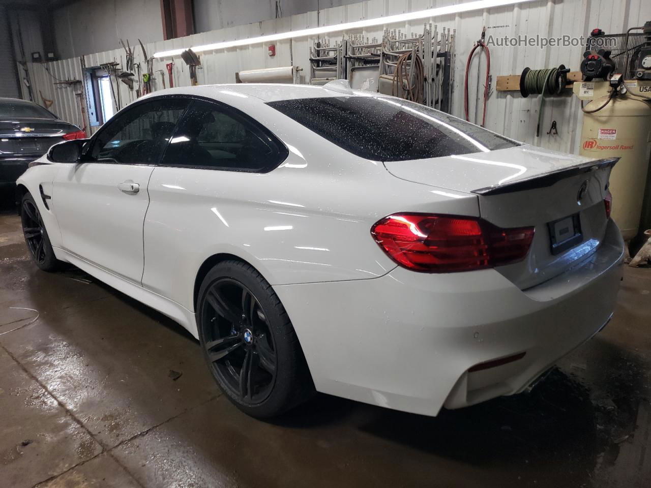 2015 Bmw M4  White vin: WBS3R9C58FK330134