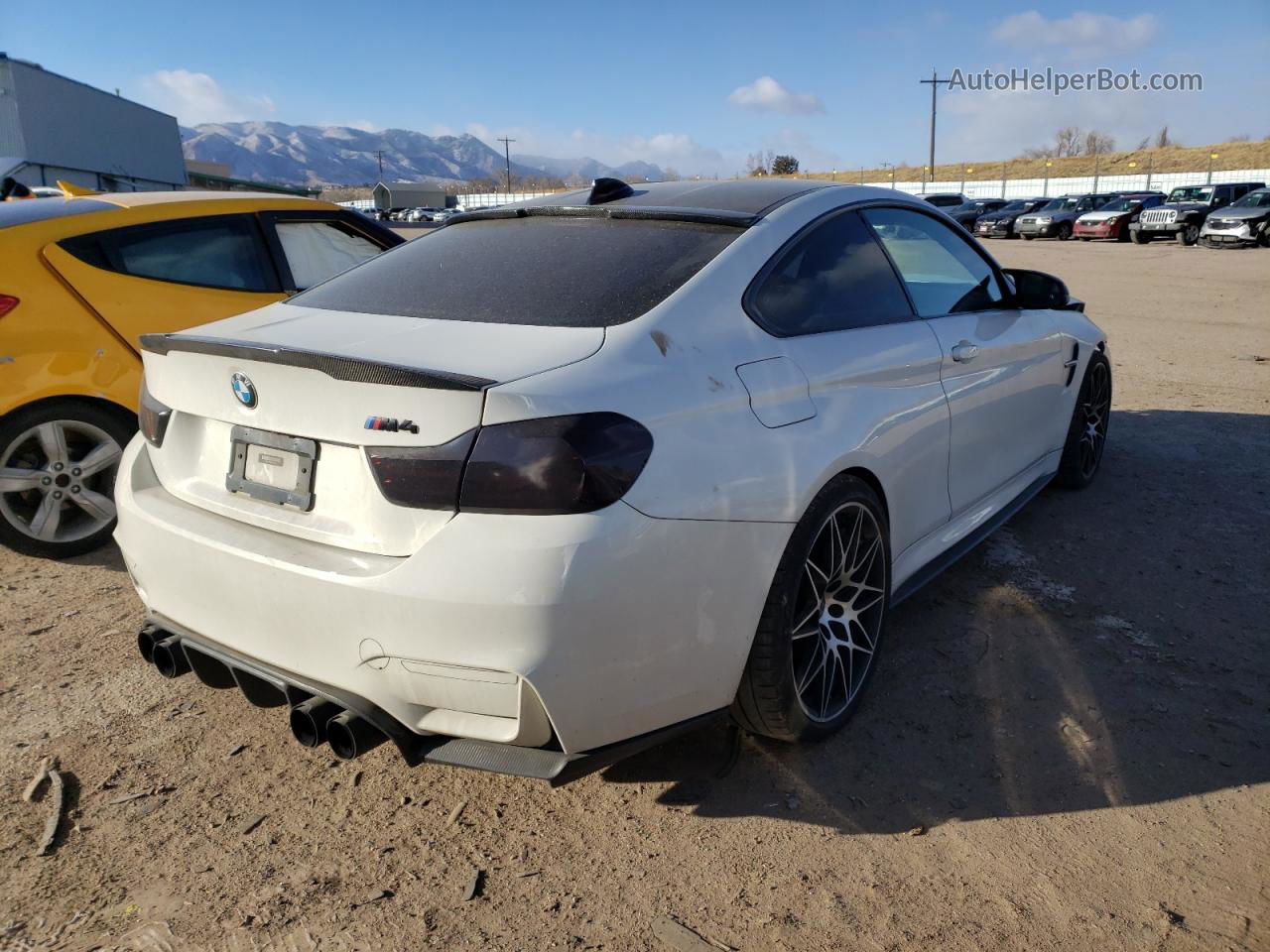 2016 Bmw M4  White vin: WBS3R9C58GK338509