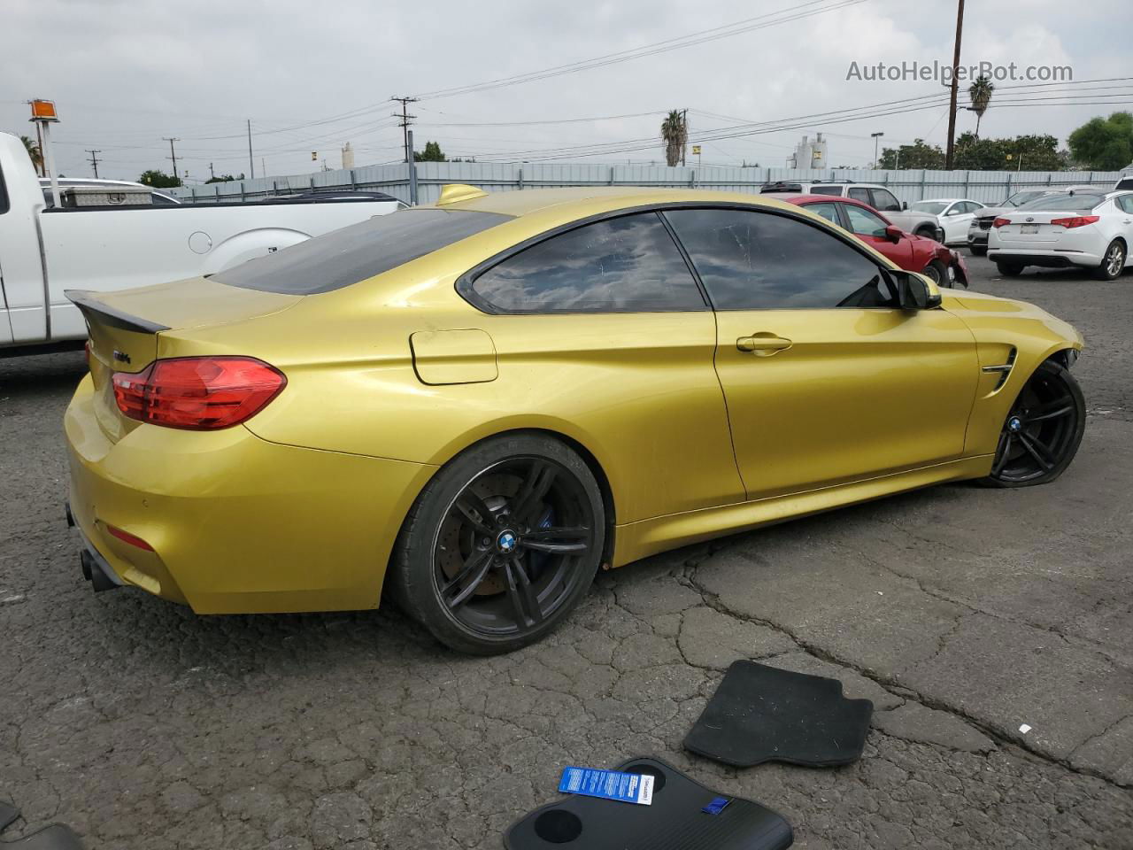 2015 Bmw M4  Золотой vin: WBS3R9C59FK332930