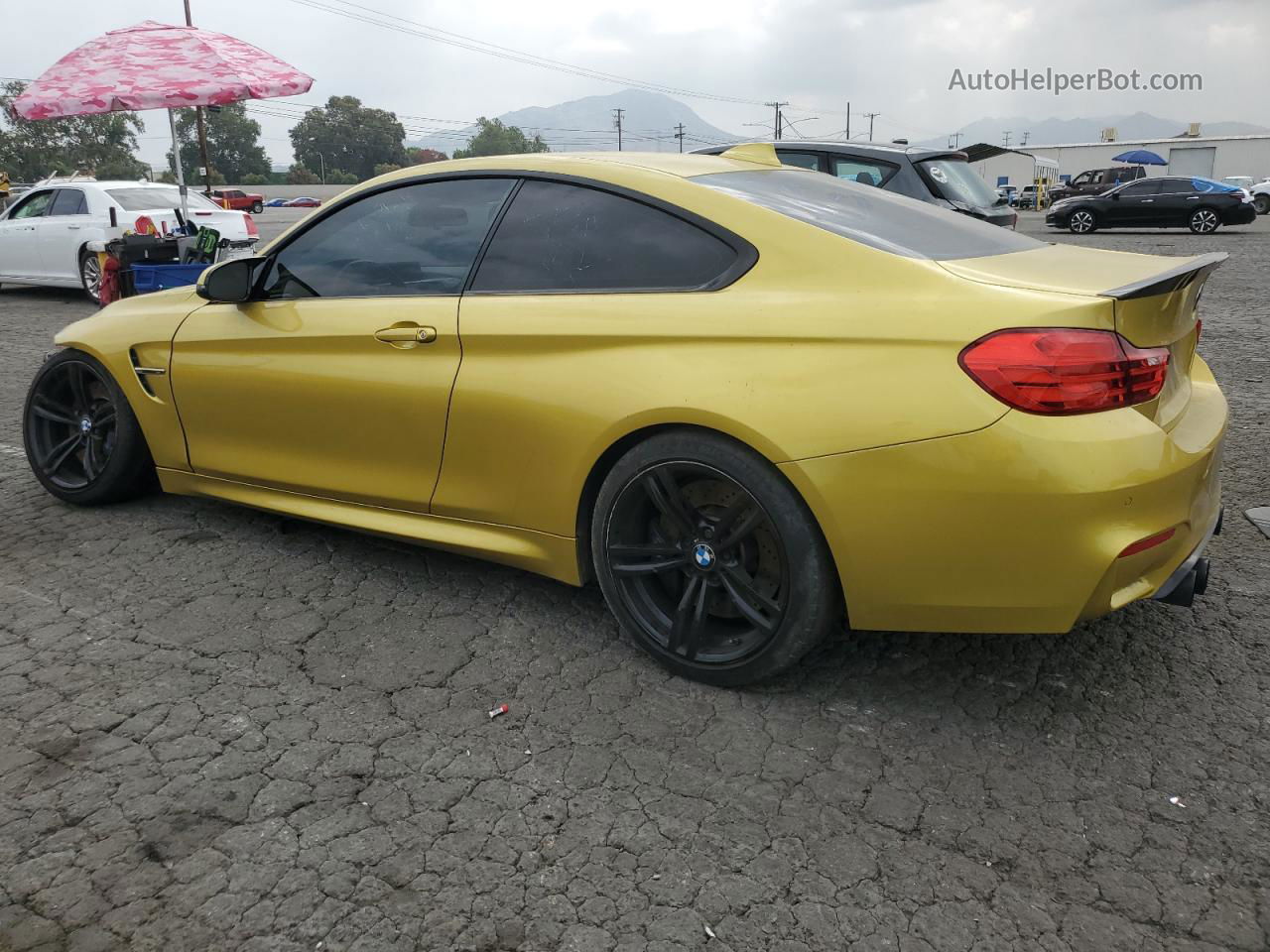 2015 Bmw M4  Золотой vin: WBS3R9C59FK332930