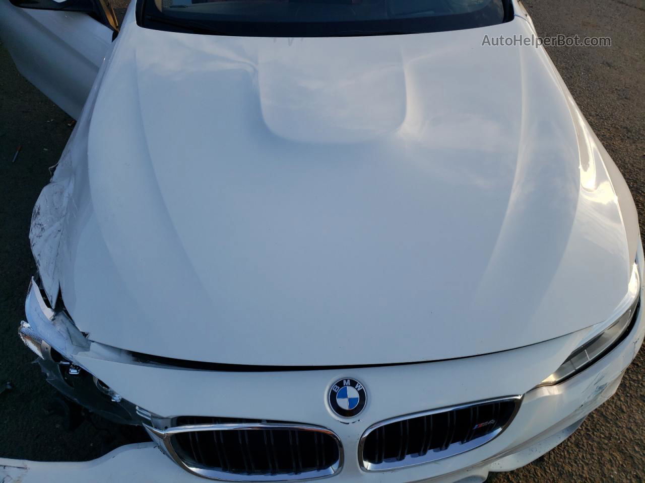 2015 Bmw M4  White vin: WBS3U9C59FP967728